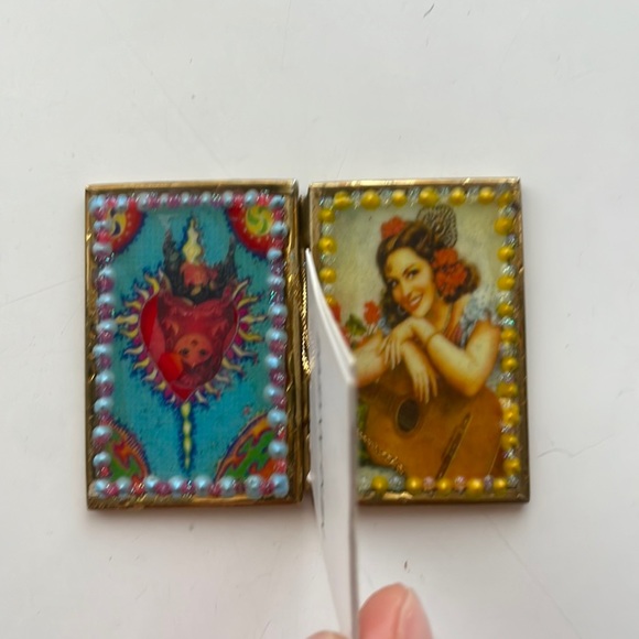 Mina Alvarez tiny folding mirror - Picture 5 of 5